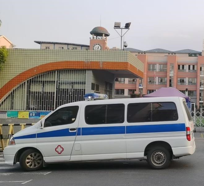 新密救护车出租护送骨折病人一公里多少钱