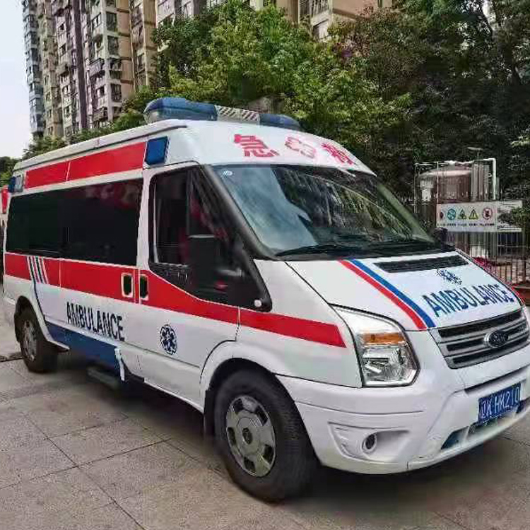 新密长途救护车护送病人返乡